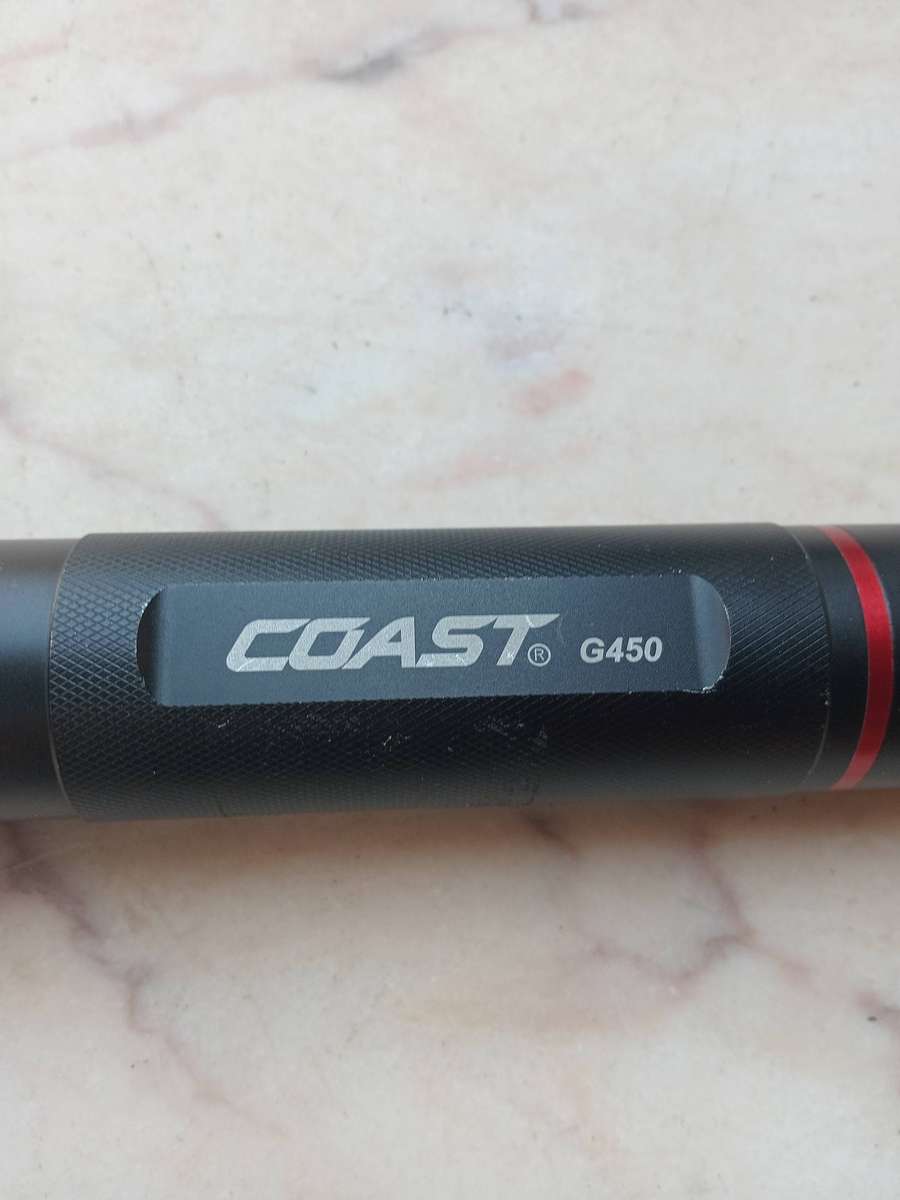 Coast G450 flashlight