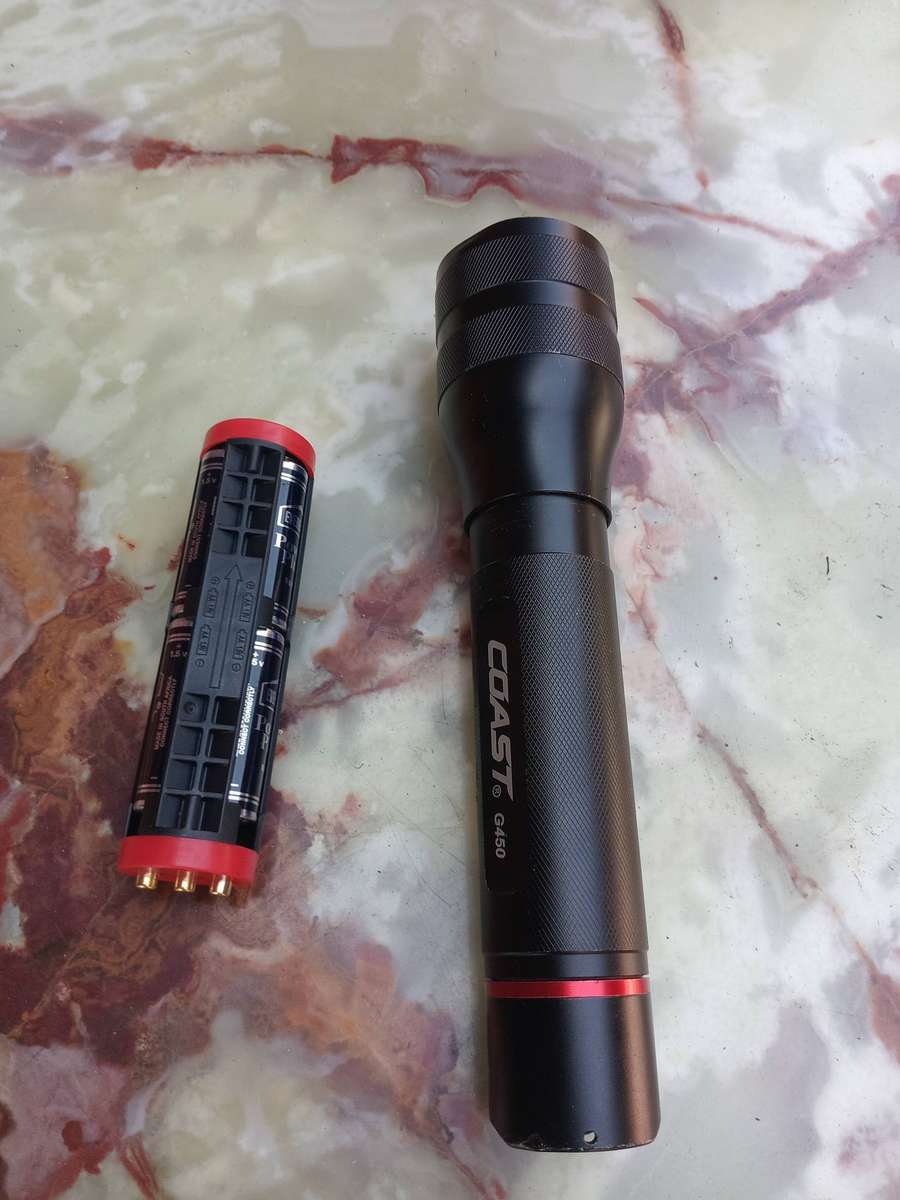 Coast G450 flashlight