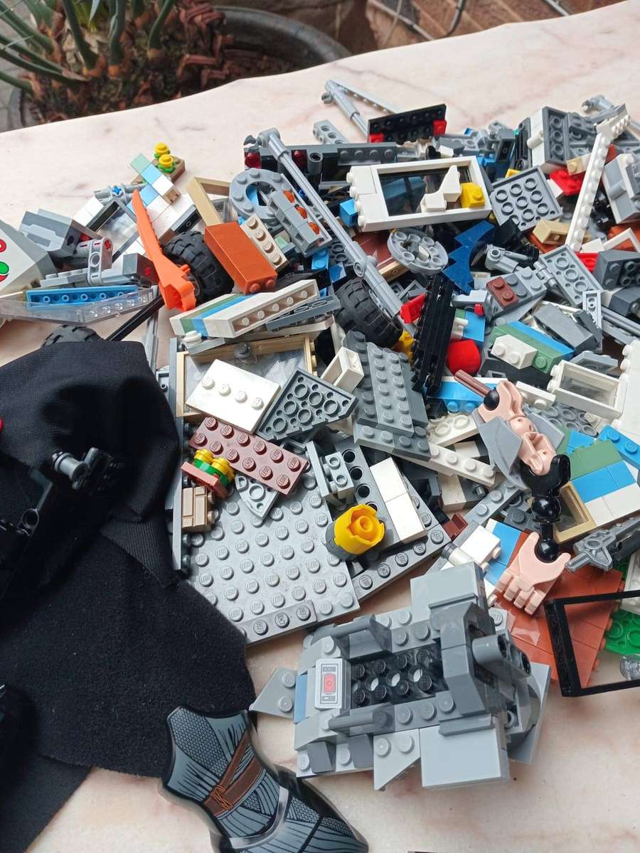 Assorted lego