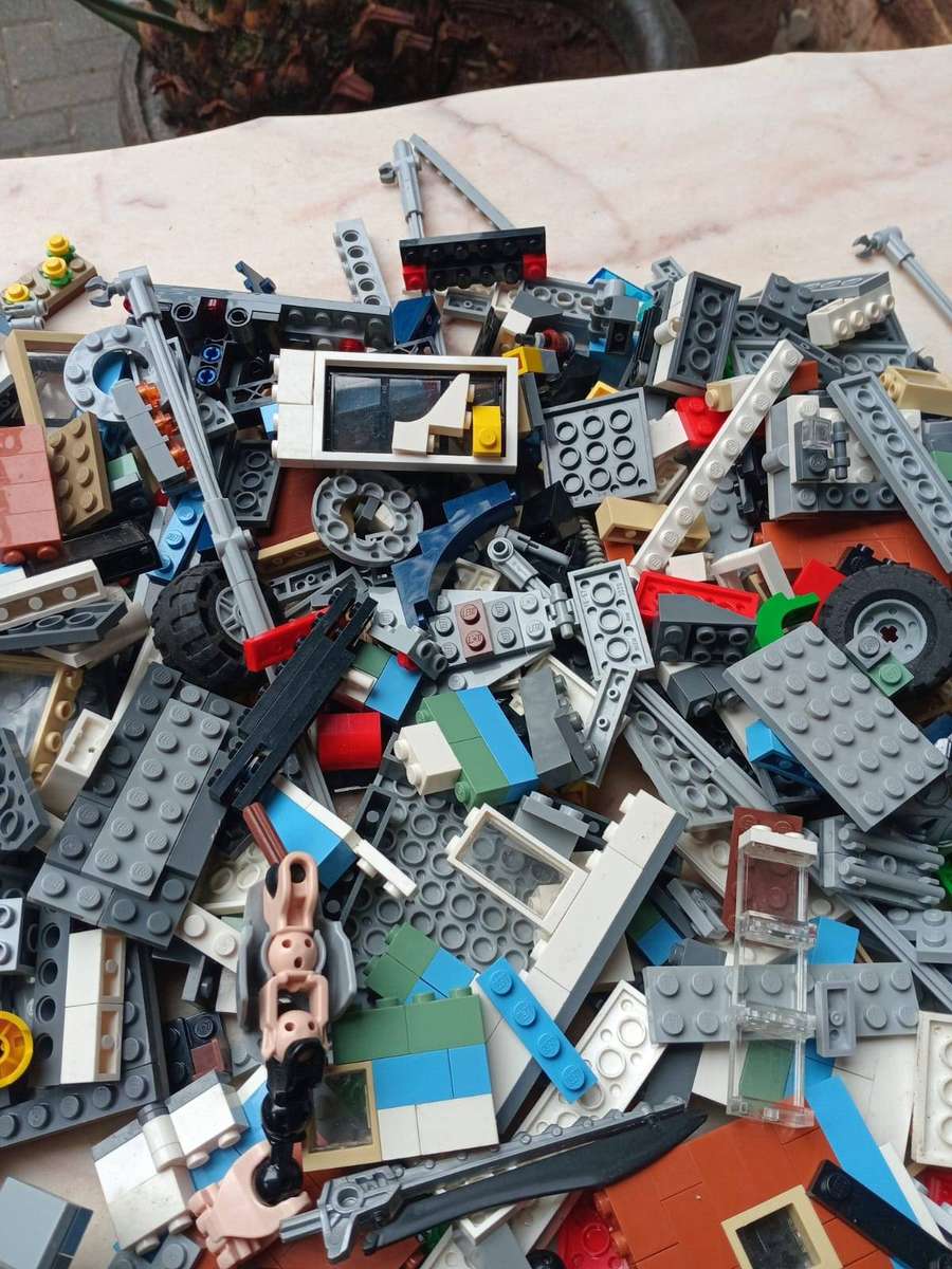 Assorted lego