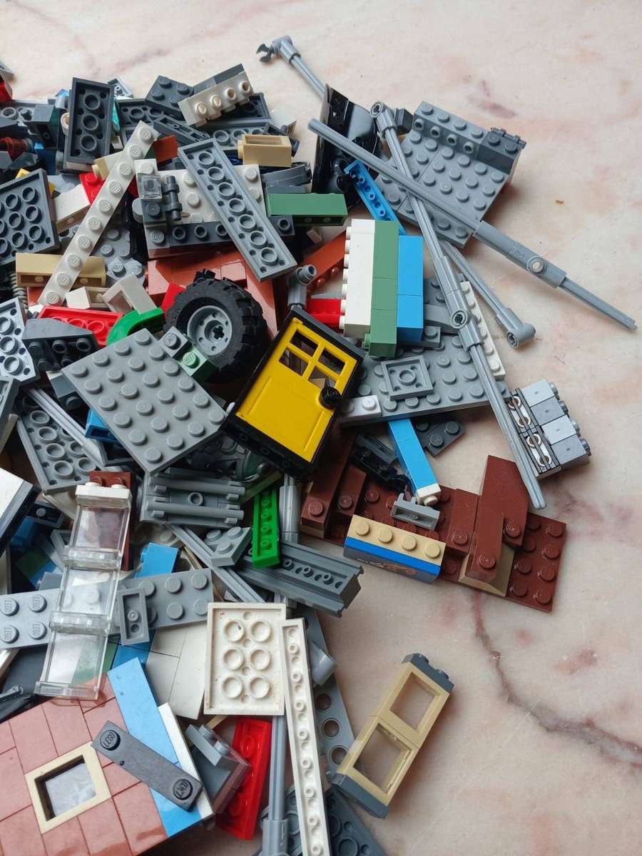Assorted lego