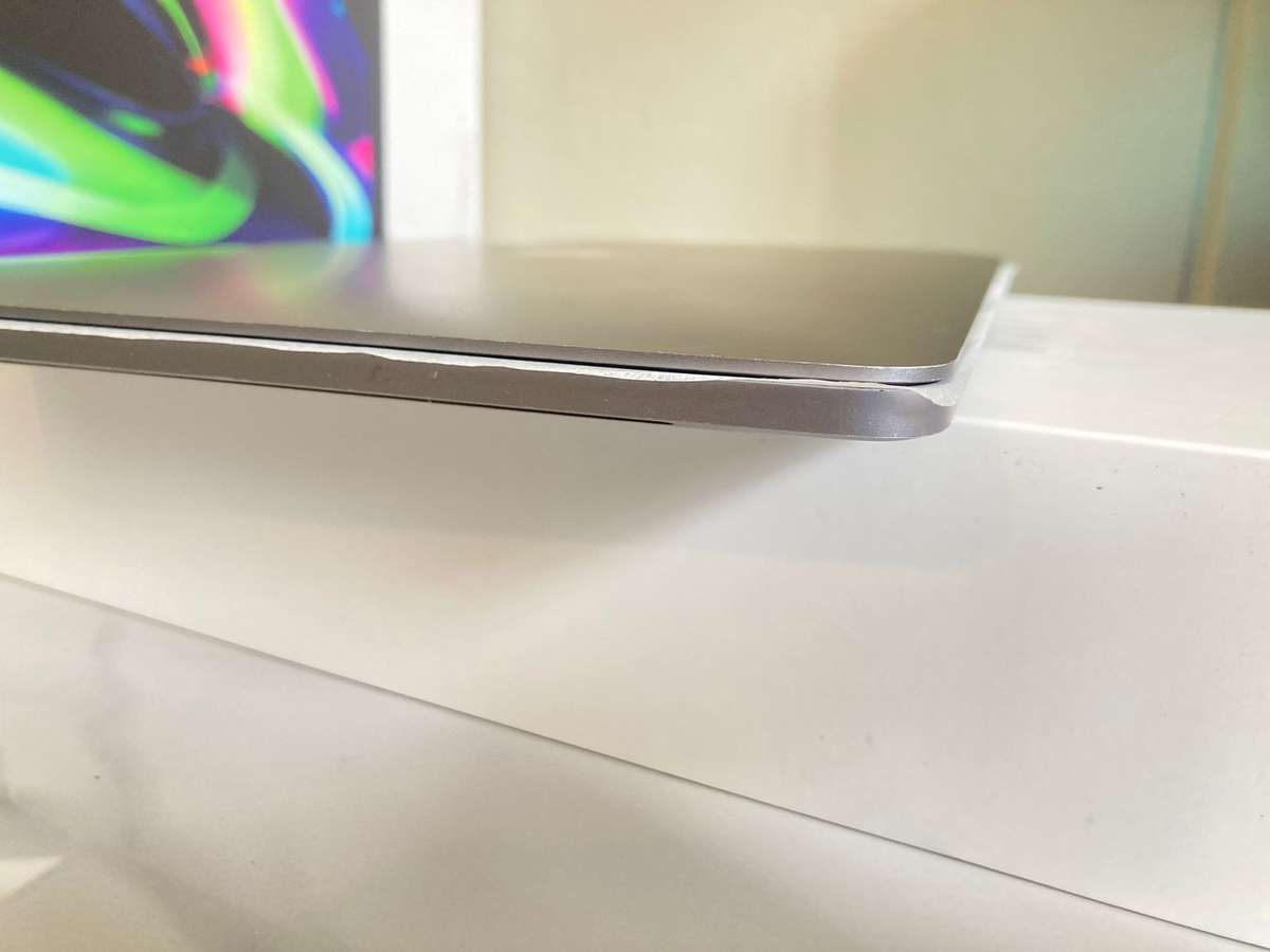 MacBook Pro Touch bar Apple A1706 / 13.3" / core i7/ 16GB RAM/1TB SSD Mid 2017
