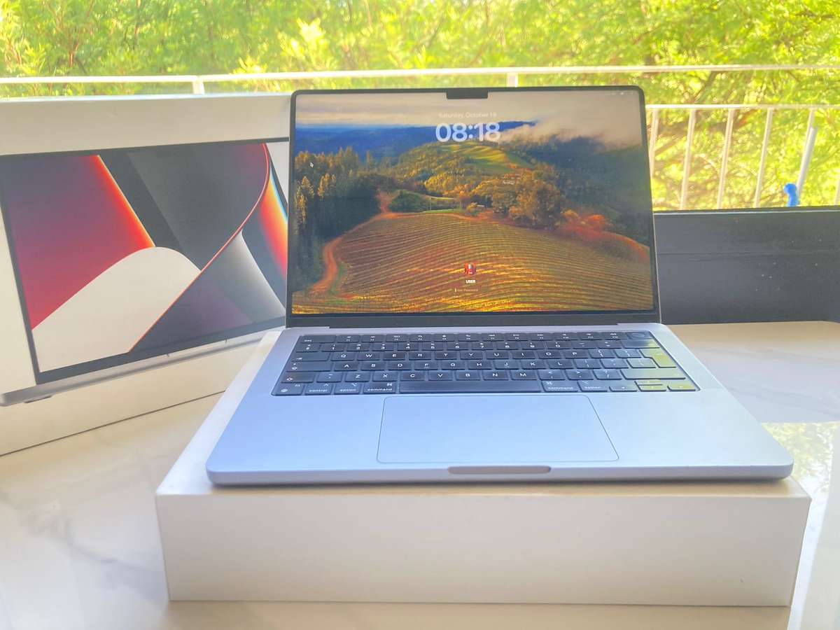 [2021 Apple MacBook Pro 14-Inch M1 Pro 10-Core CPU, 16-Core GPU (16GB Unified, 1TB SSD)]