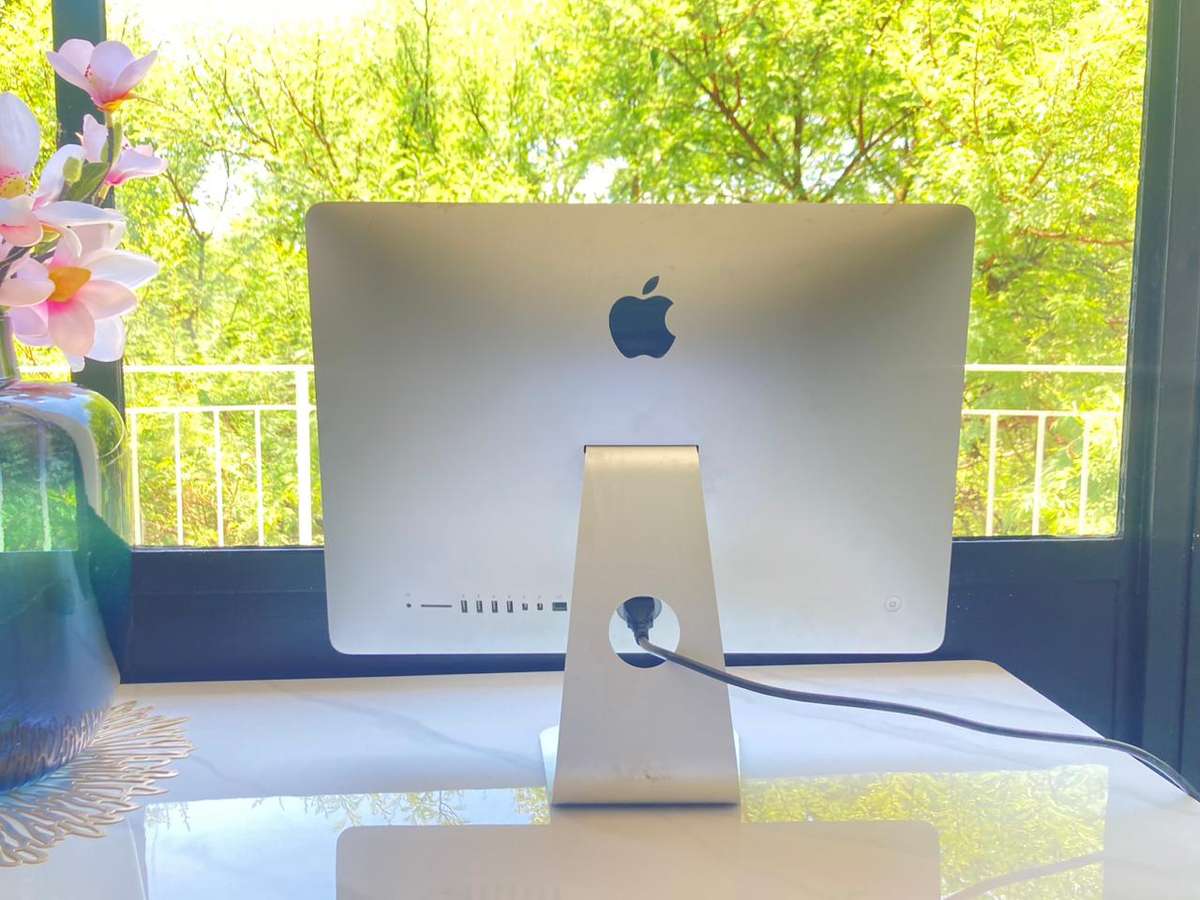 Apple iMac 21.5-inch (2013)  Core i5, 8GB RAM, 500GB Storage  Grade A+ Condition