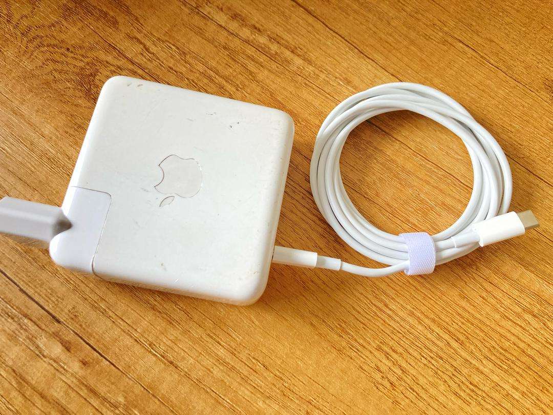 Genuine Apple 61W USB-C Charger  For MacBook Pro / Air (13")  Used Like New