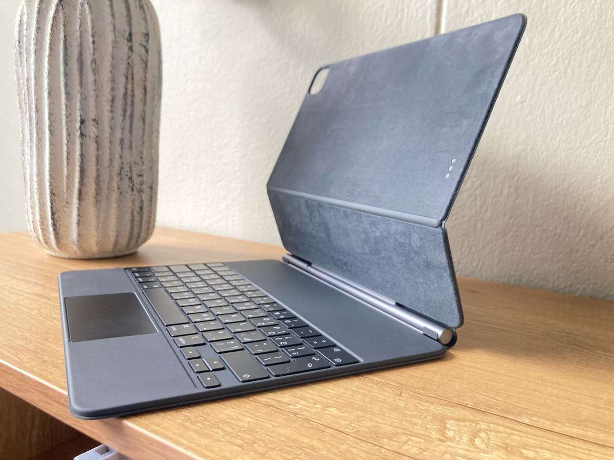 Apple Magic Keyboard for 12.9" iPad Pro (Black) - Good Condition (Used like Brand New)