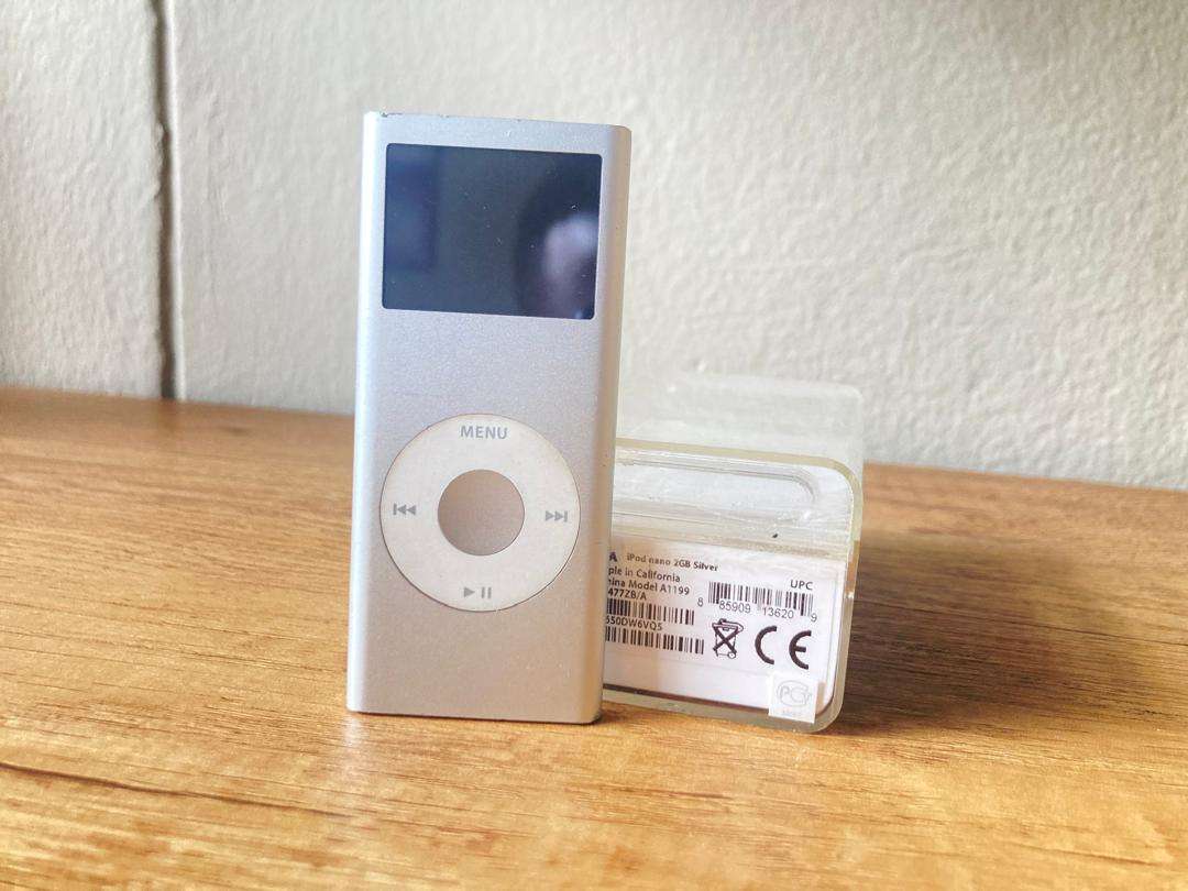 vintage Apple iPod Nano 2nd Generation Silver 2GB | Used | Battery Needs Replacement