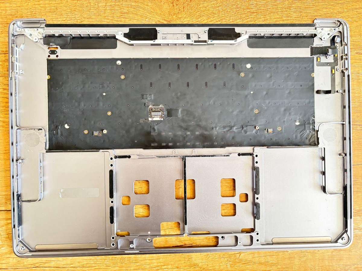 MacBook Pro 15" Retina (Mid 2018 2019) Upper Case Assembly A1990 | Grade: A (Used) | Color:Dark Grey