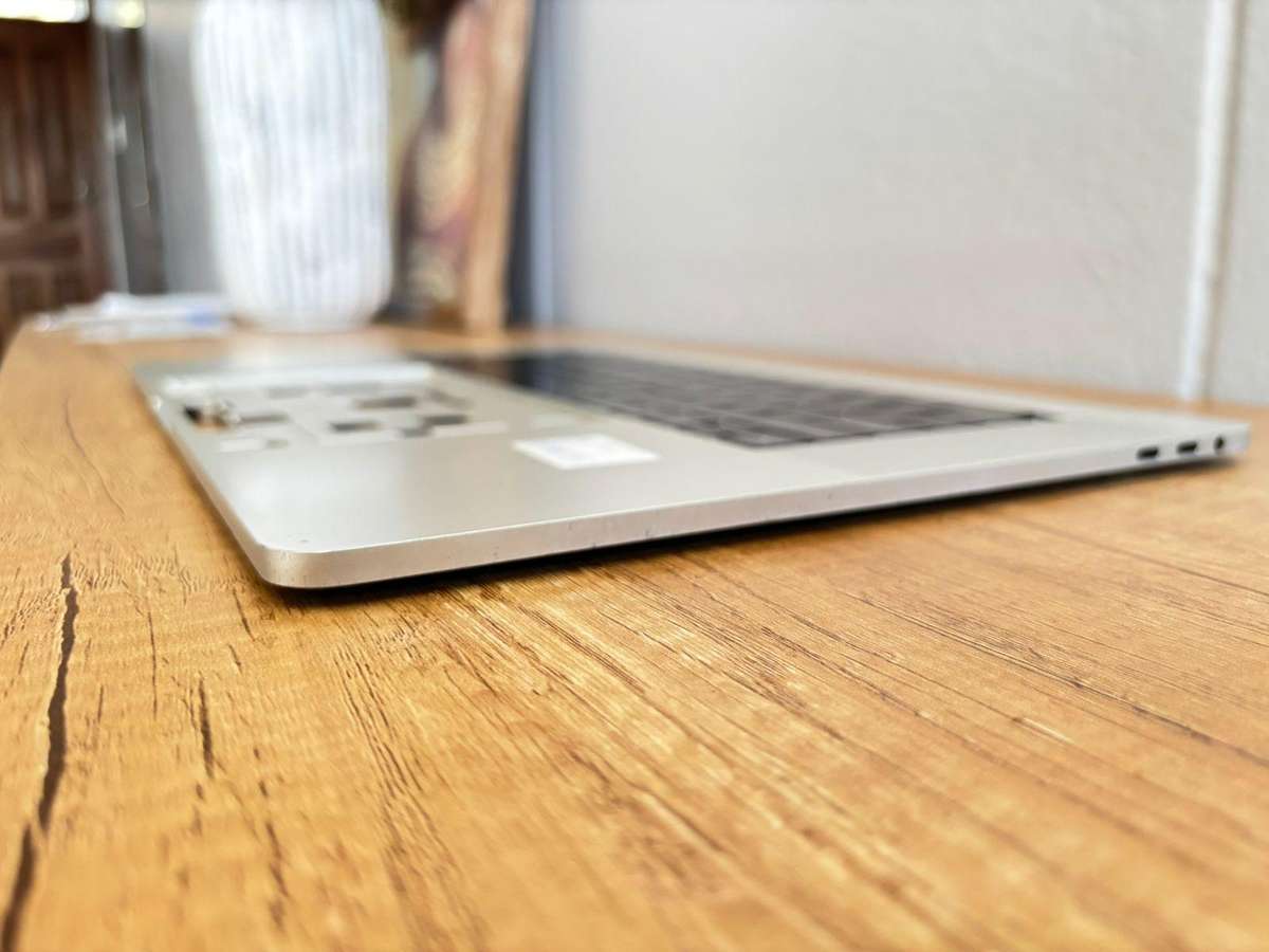 MacBook Pro 15" Retina (Mid 2018 - 2019) Upper Case Assembly Model: A1990 Grade-A Used Silver Color