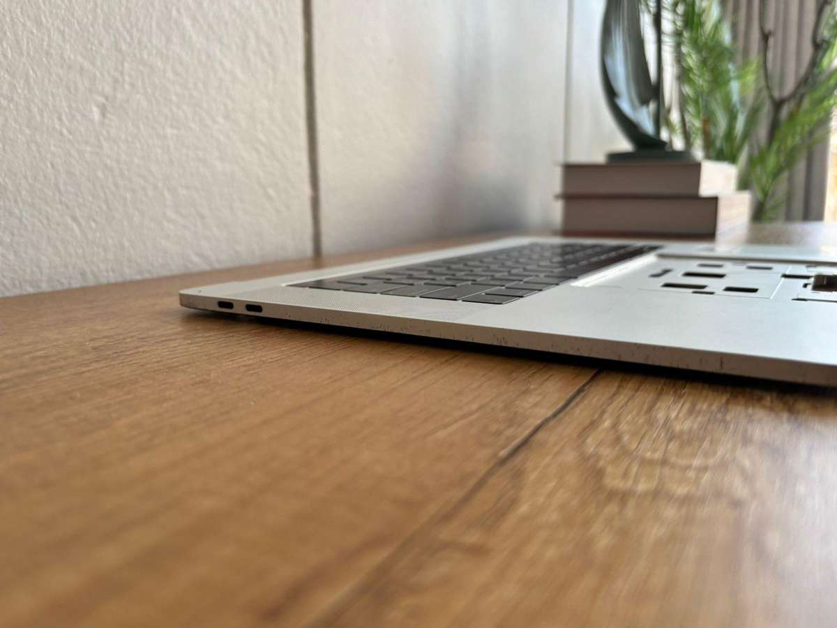 MacBook Pro 15" Retina (Mid 2018 - 2019) Upper Case Assembly Model: A1990 Grade-A Used Silver Color