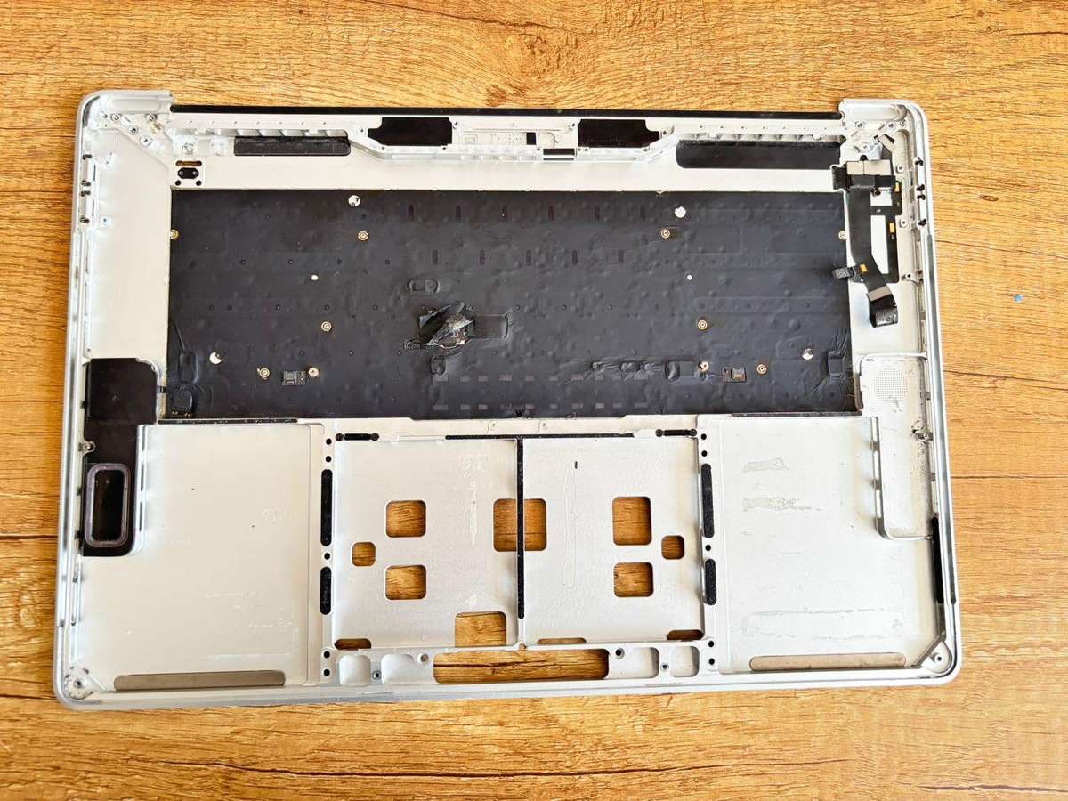 MacBook Pro 15" Retina (Mid 2018 - 2019) Upper Case Assembly Model: A1990 Grade-A Used Silver Color