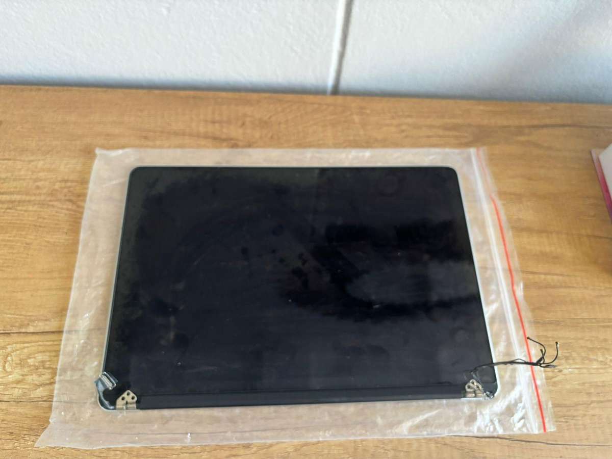 MacBook Pro 15" Retina Display Assembly  A1398 (Mid 2015)