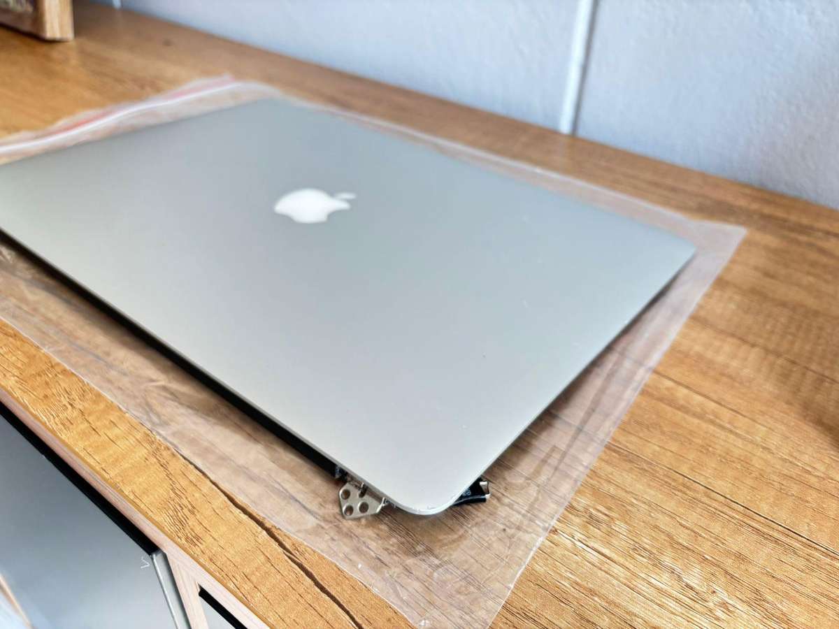 MacBook Pro 15" Retina Display Assembly  A1398 (Mid 2015)