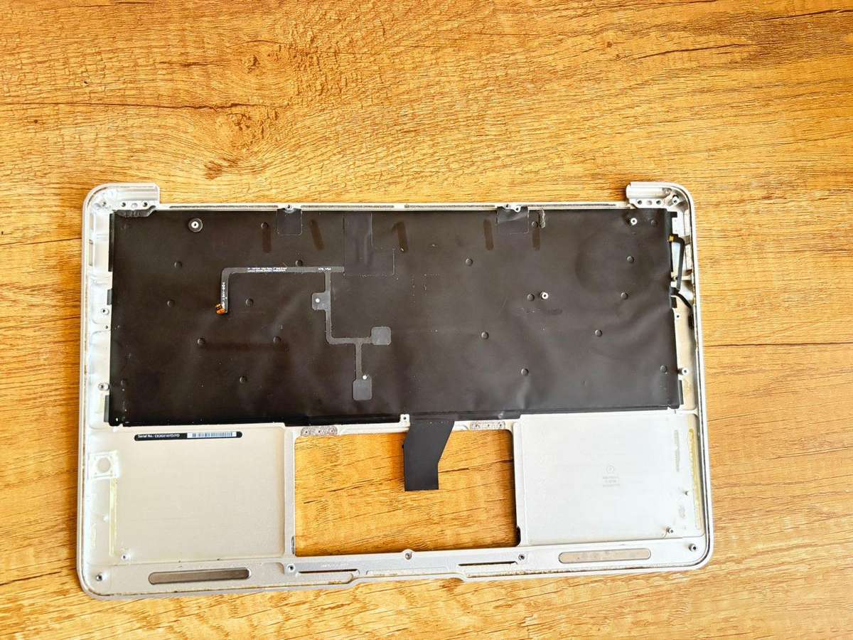 MacBook Air 11" (Mid 2013  Early 2015) Upper Case  Grade B A1465 Model