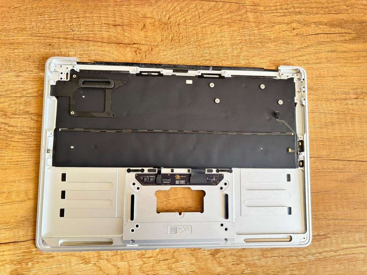 MacBook Air 13" (A2337, Late 2020  M1) Upper Case with Keyboard  Silver (Used, Grade A)