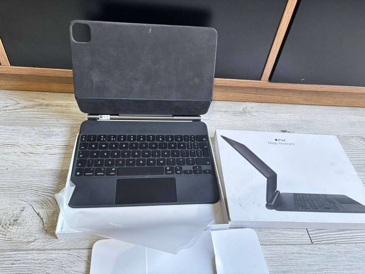 Apple Magic Keyboard for iPad Pro 11" (4th Gen) & iPad Air (5th Gen)