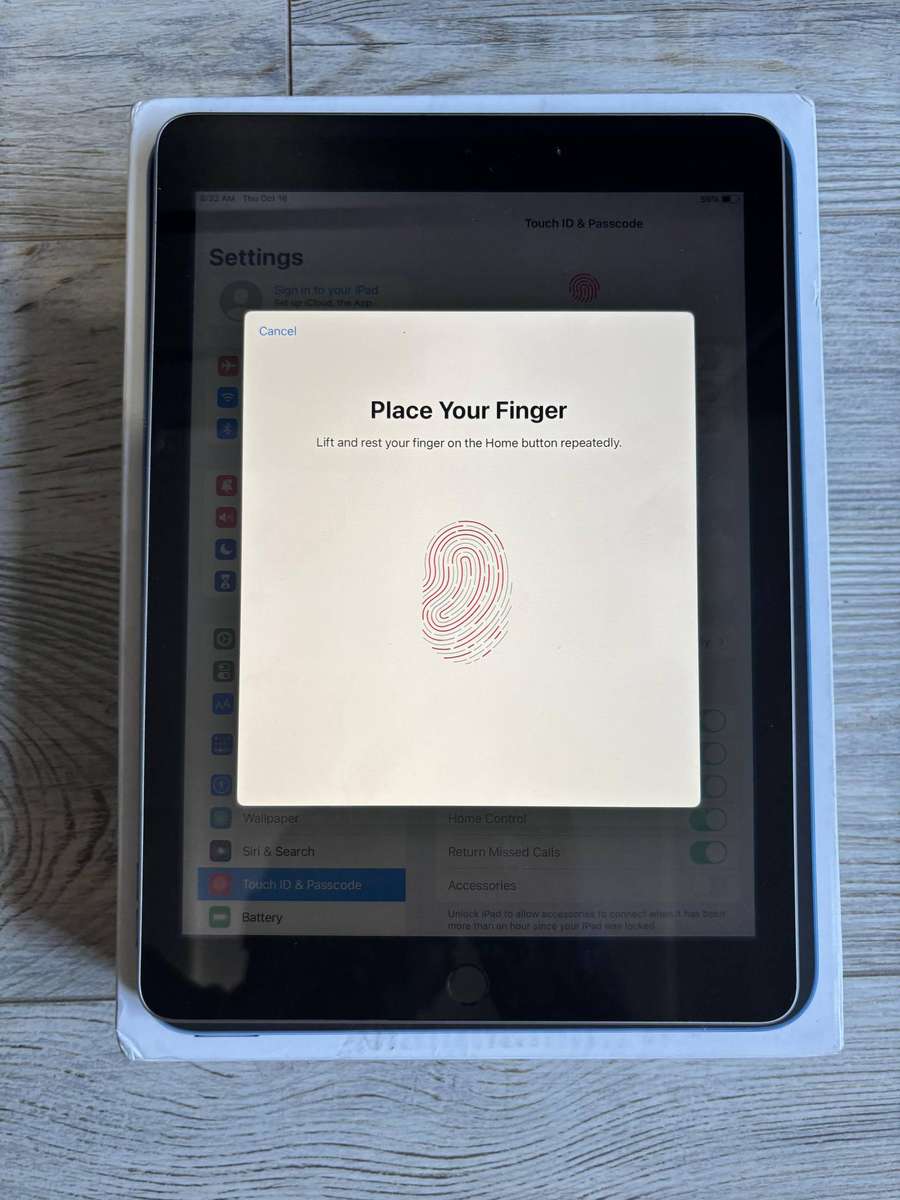  Apple iPad (5th Gen)  9.7", 32GB, Wi-Fi | Space Grey