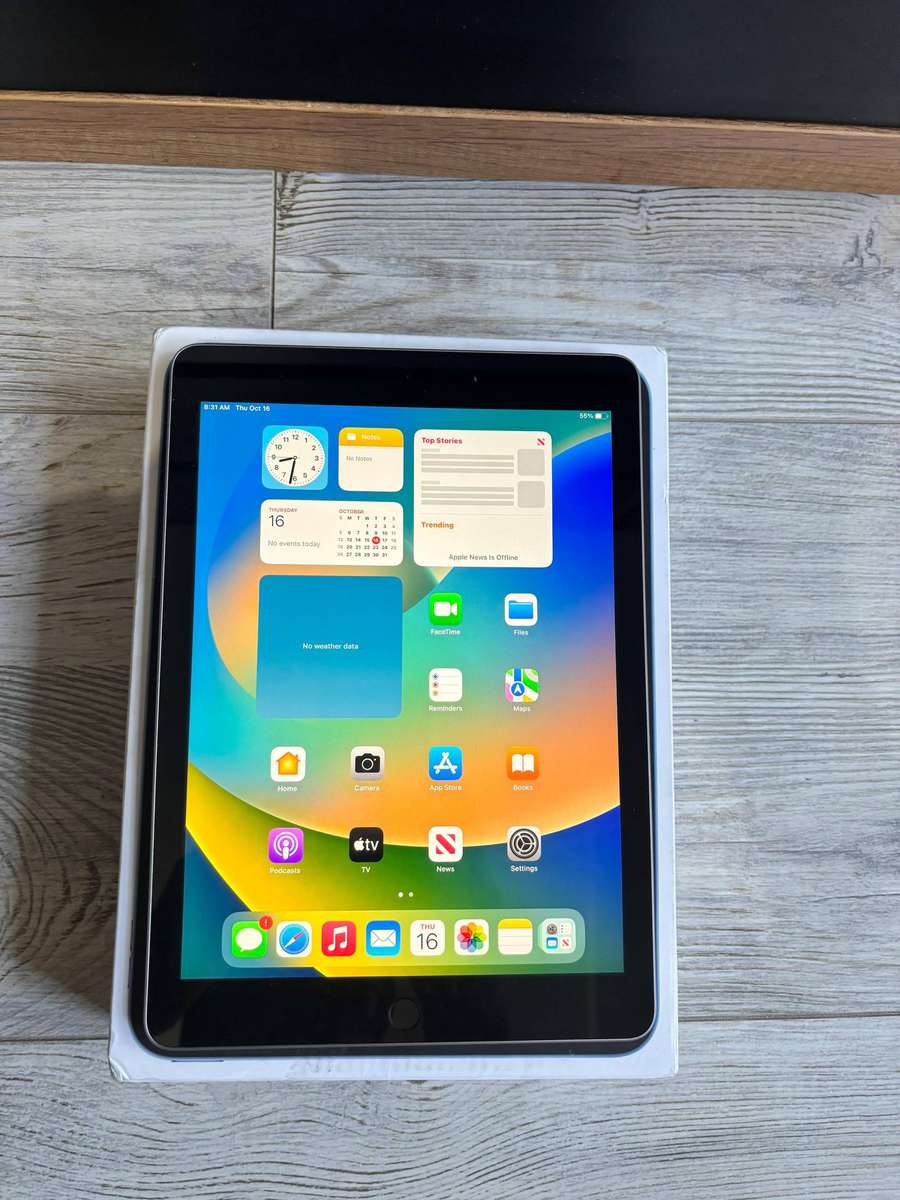  Apple iPad (5th Gen)  9.7", 32GB, Wi-Fi | Space Grey