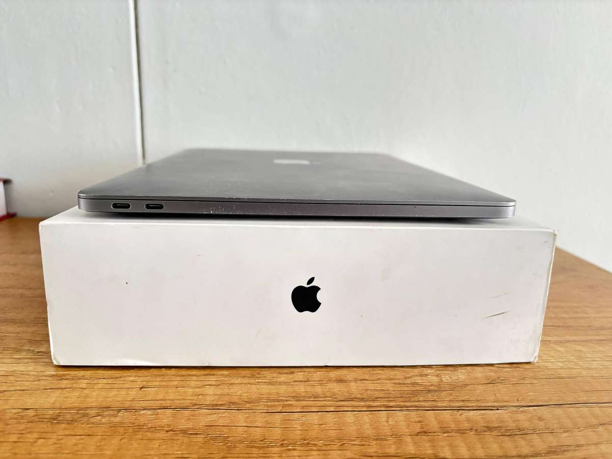 Apple MacBook Pro 13" Retina (2017)  Intel Quad-Core i5 | 8GB RAM | 128GB SSD | Fair Condition
