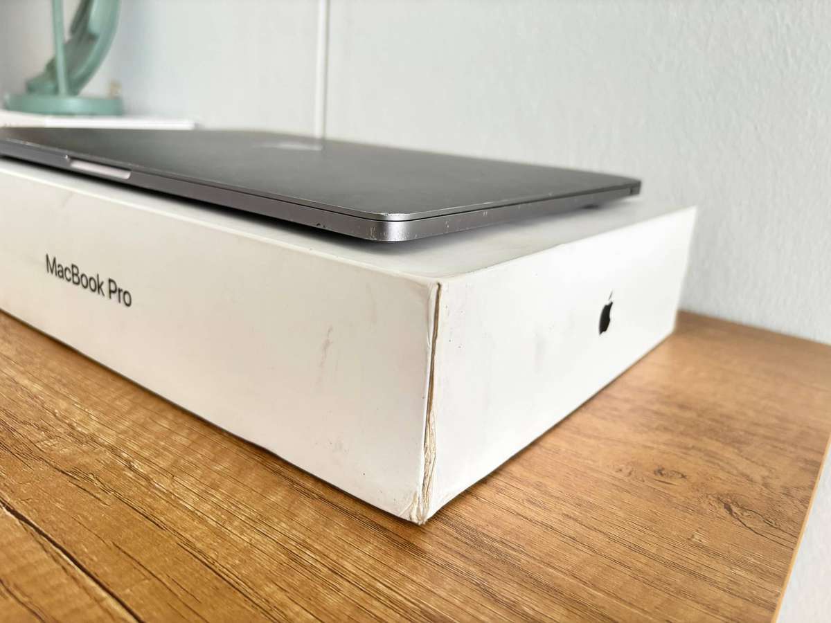 Apple MacBook Pro 13" Retina (2017)  Intel Quad-Core i5 | 8GB RAM | 128GB SSD | Fair Condition