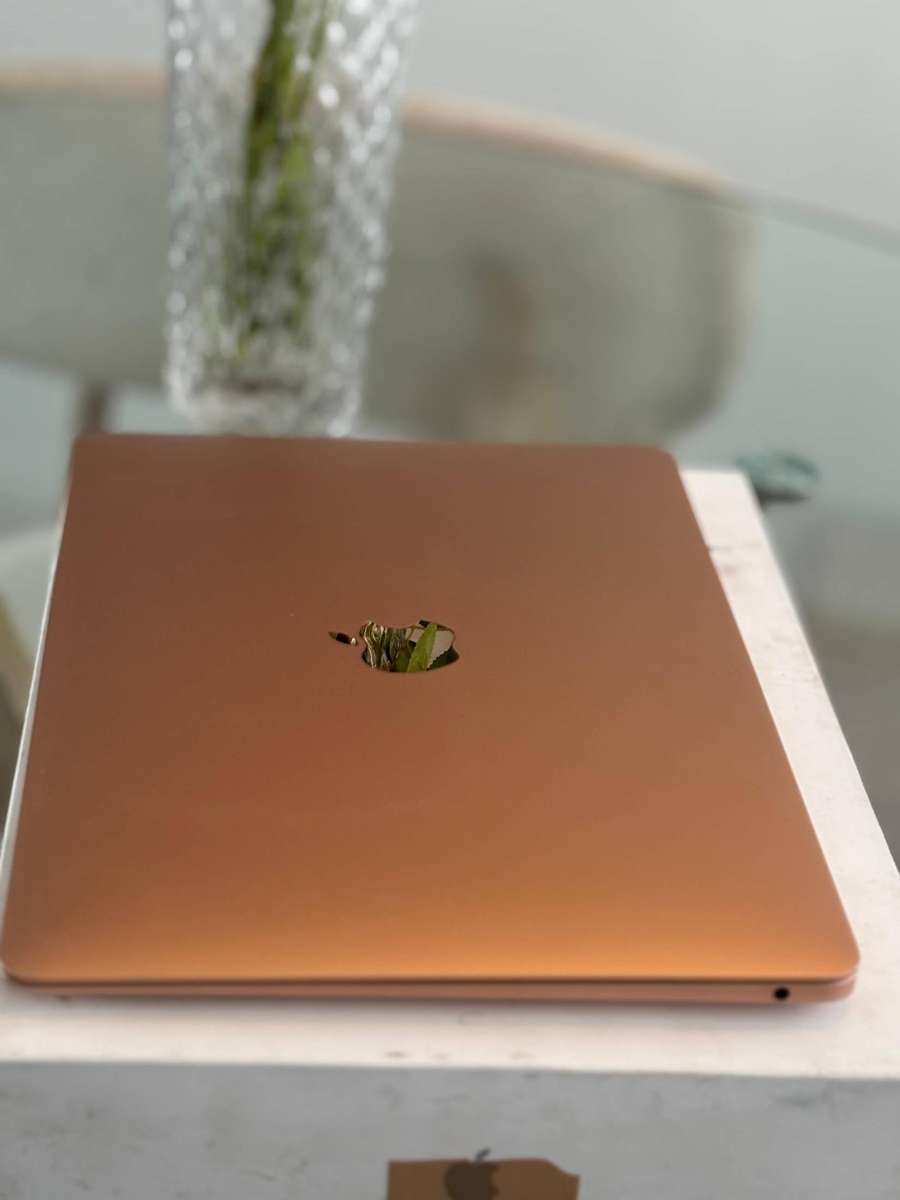 MacBook Air 13 (2020) | i3 | 8GB | 256GB | Rose Gold 
