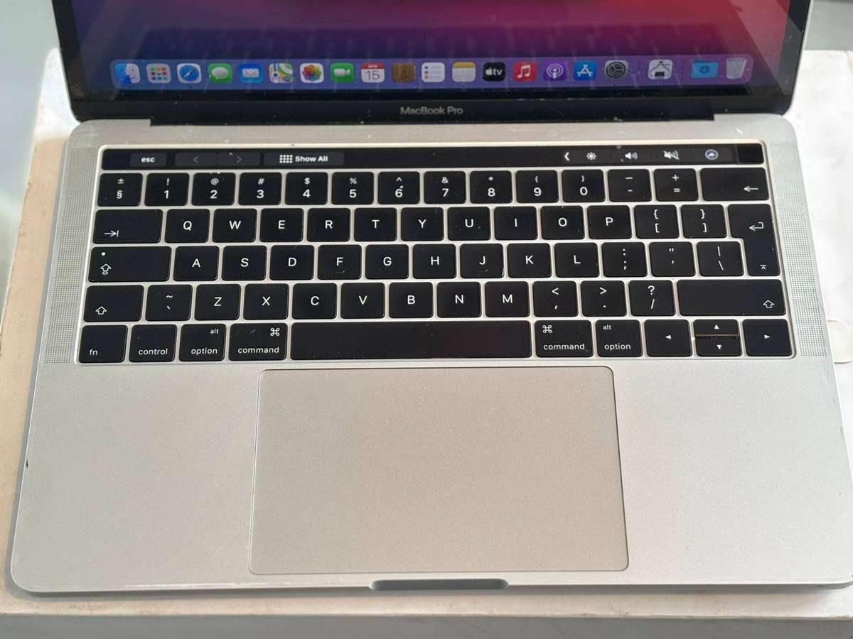 Apple MacBook Pro 13" (2016) Touch Bar | i5 Quad-Core | 8GB RAM | 256GB SSD