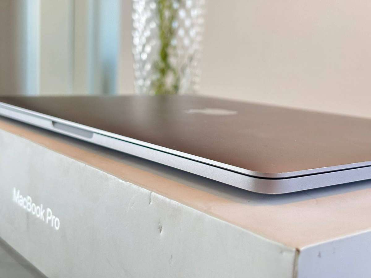 Apple MacBook Pro 13" (2017) Retina Display | Core i5 | 16GB RAM | 256GB SSD