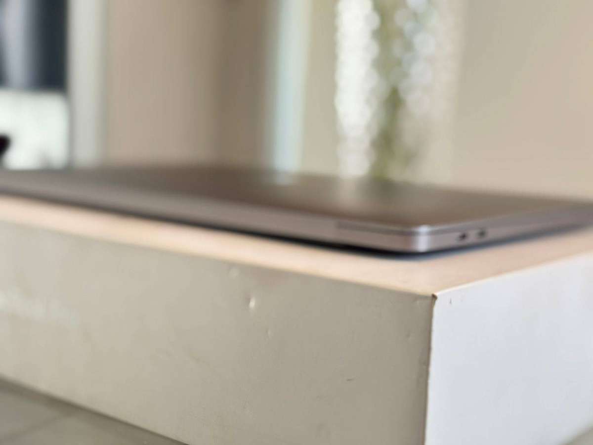 Apple MacBook Pro 13 Retina (2019) Touch Bar | i5 | 8GB RAM | 128GB SSD