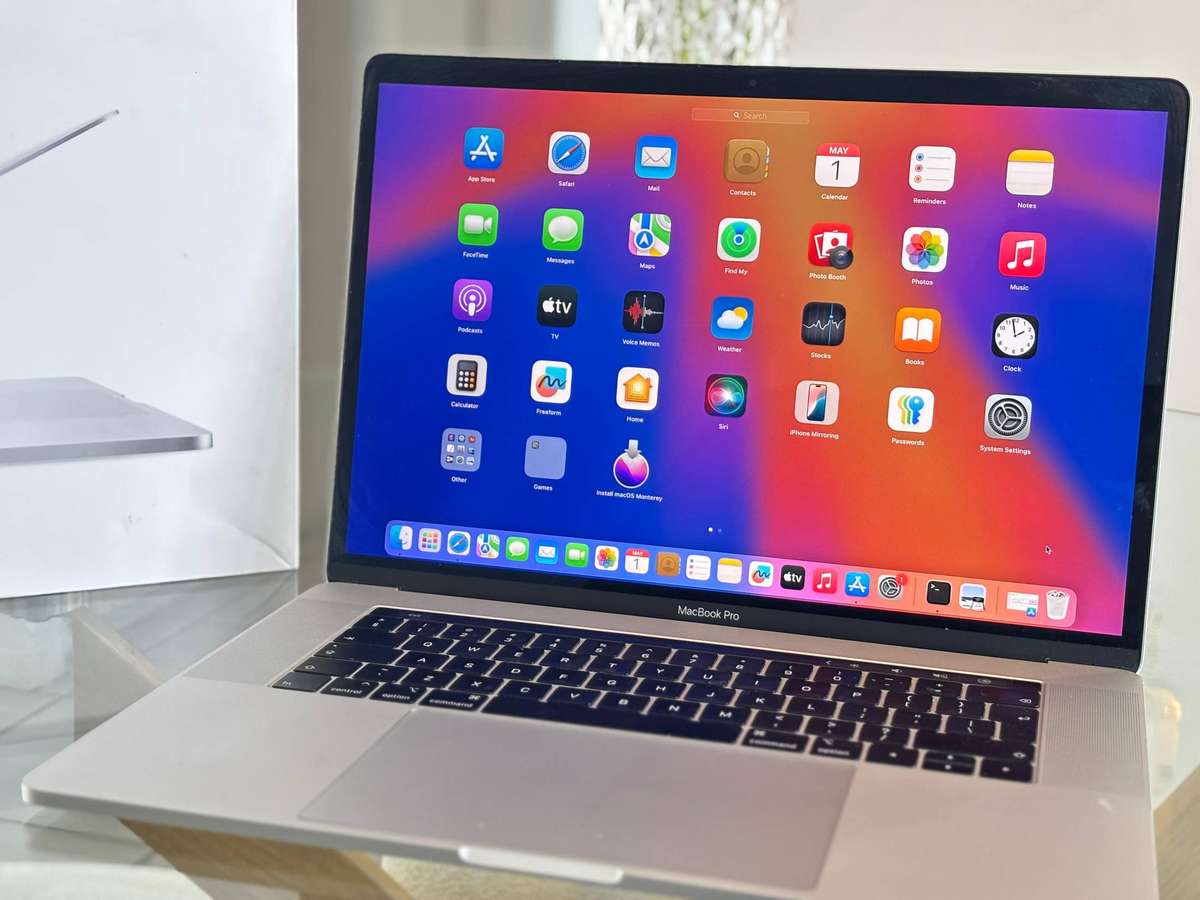  Apple MacBook Pro 15 Retina (2018) | Touch Bar | Core i7 | 16GB RAM | 512GB SSD | Premium