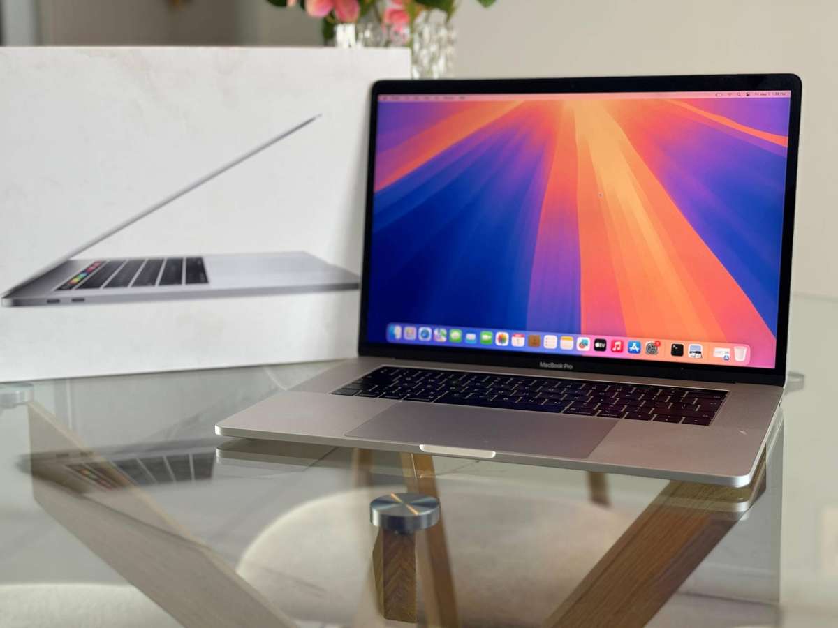  Apple MacBook Pro 15 Retina (2018) | Touch Bar | Core i7 | 16GB RAM | 512GB SSD | Premium