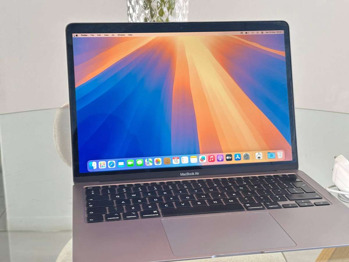 MacBook Air 13 (2020) | i3 | 8GB | 256GB | Space grey 