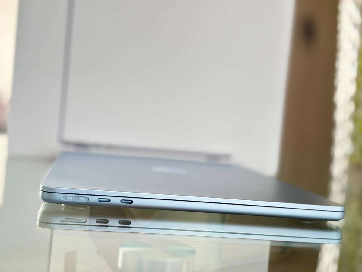 Apple MacBook Air 13-inch M4 Chip  16GB RAM / 512GB SSD