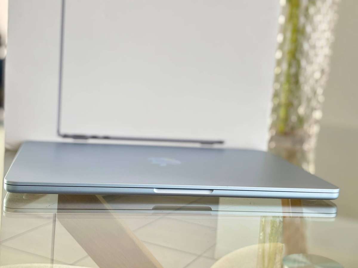 Apple MacBook Air 13-inch M4 Chip  16GB RAM / 512GB SSD