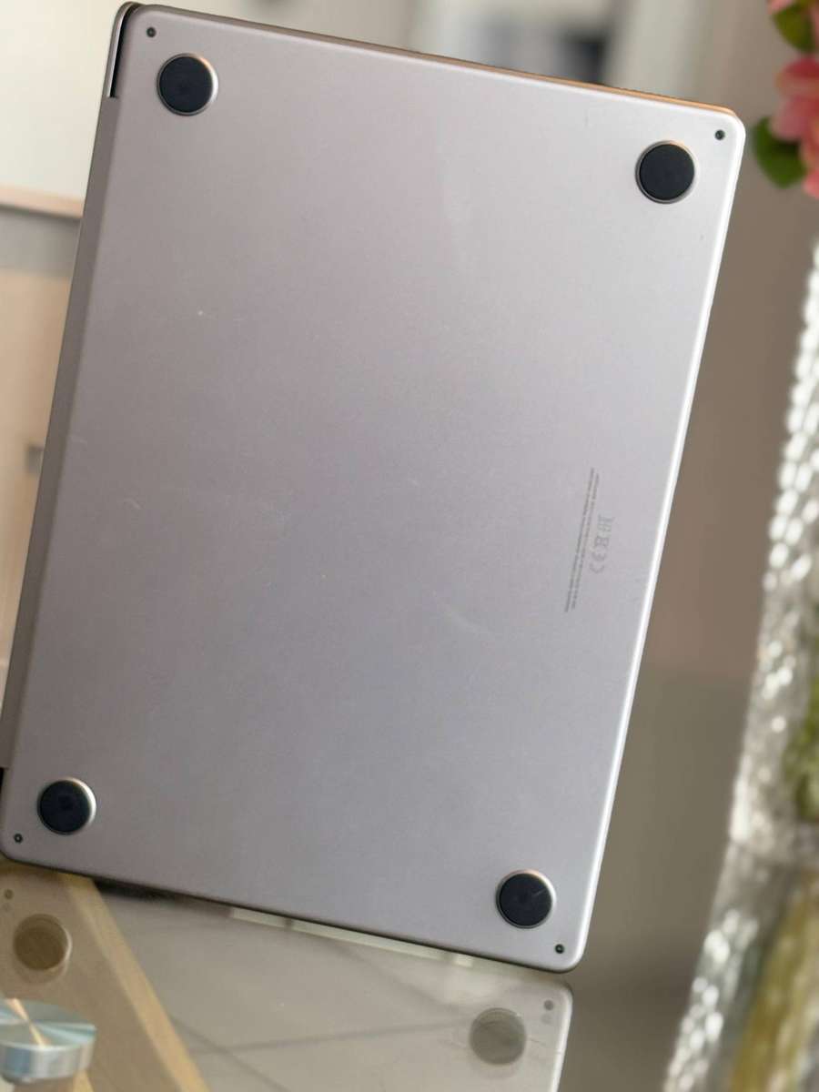 Apple MacBook Air M2 13" 2022 8GB RAM 256GB SSD Space Gray Excellent Condition