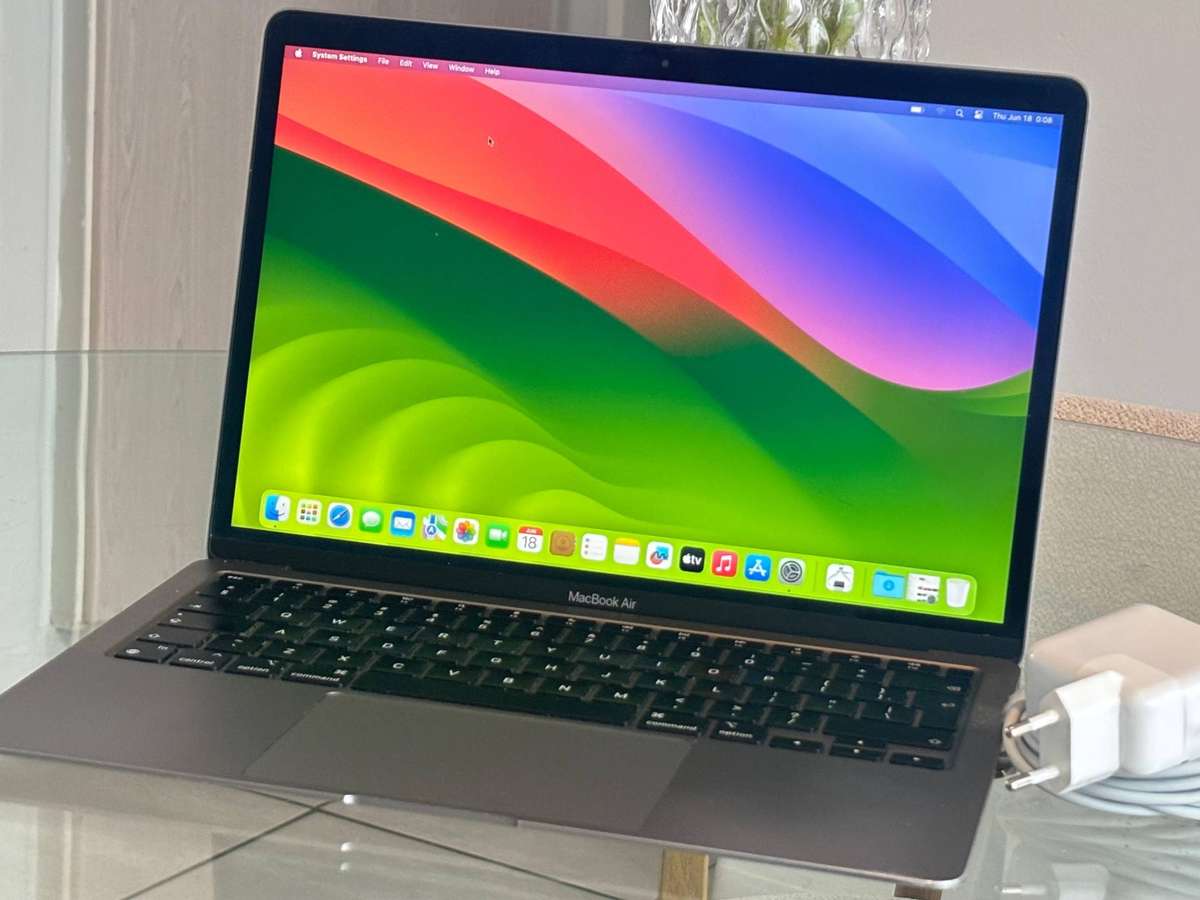 Apple MacBook Air 13" 2020 M1 Chip 8GB RAM 256GB SSD Space Grey + Charger