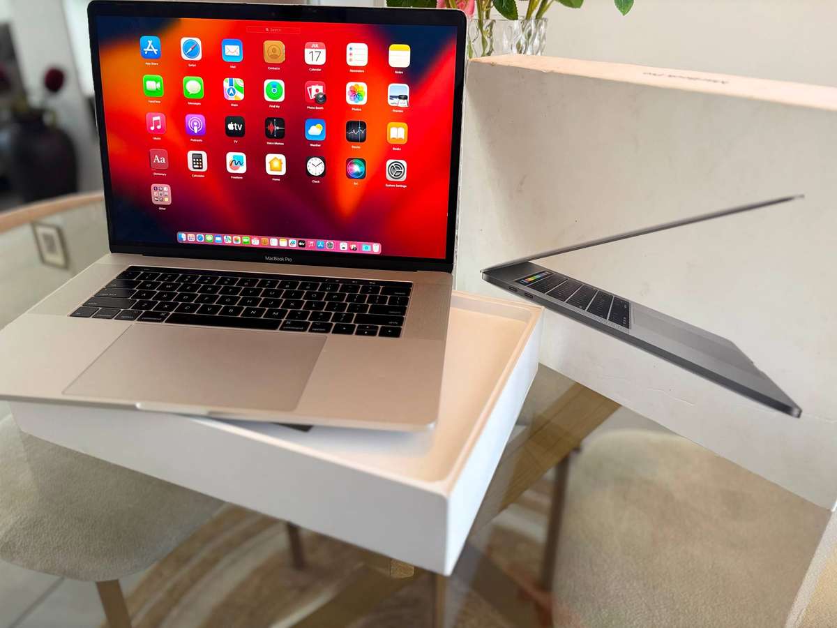  Apple MacBook Pro 15 Retina (2017) | Touch Bar | Core i7 | 16GB RAM | 256GB SSD | Premium