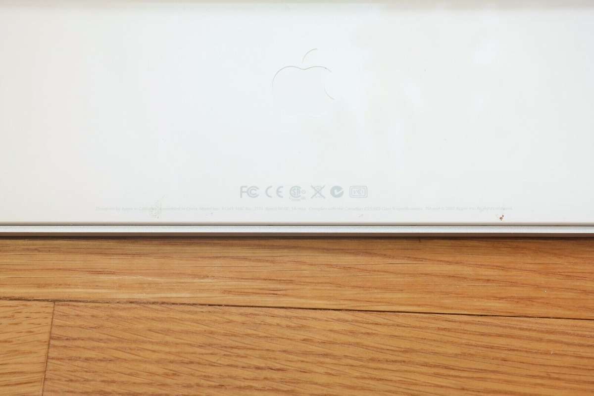 Apple White Aluminum USB Wired Keyboard - Used Grade A (A1243)