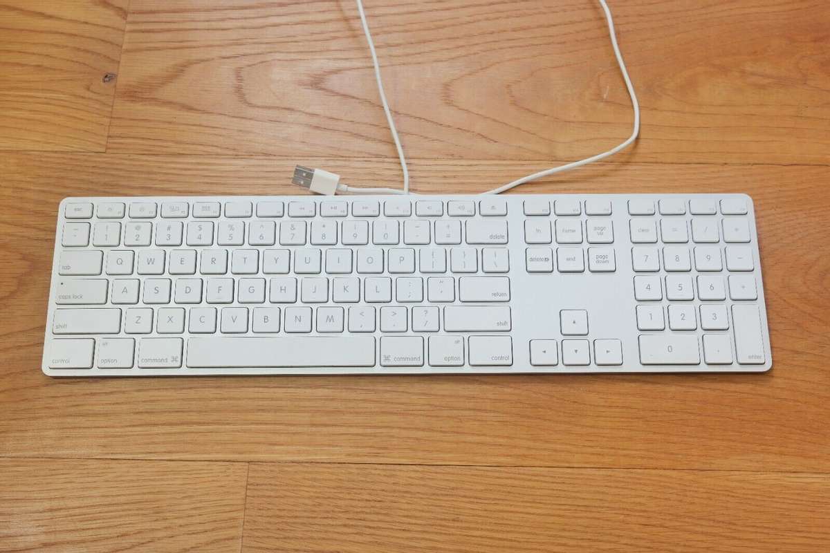Apple White Aluminum USB Wired Keyboard - Used Grade A (A1243)