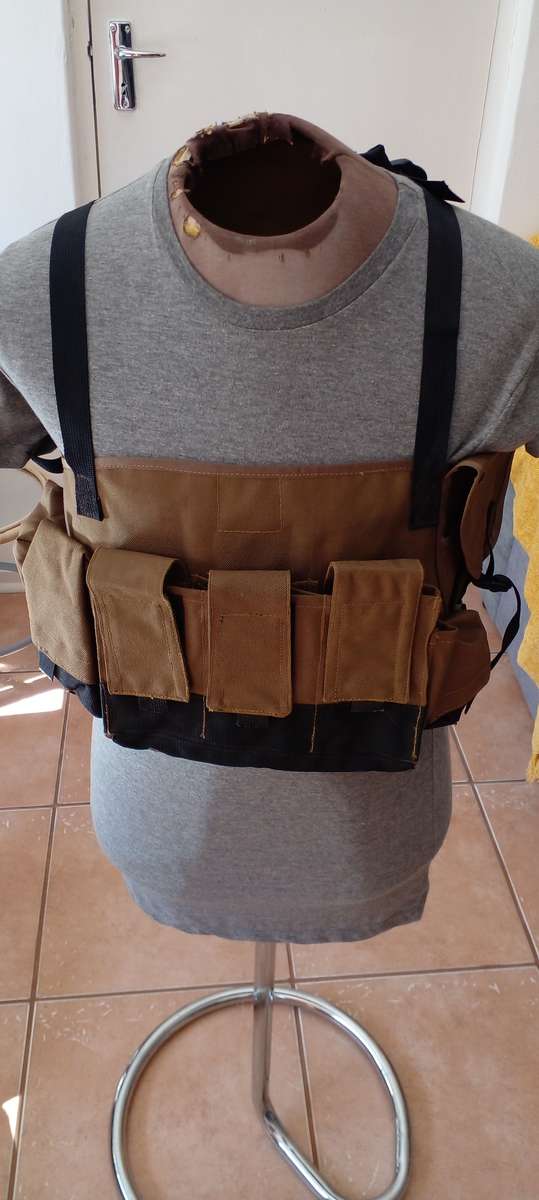 SADF BATELEUR 90 WEBBING PARABAT BACKPACKER TYPE.PISTOL HOLDER FACILITY.