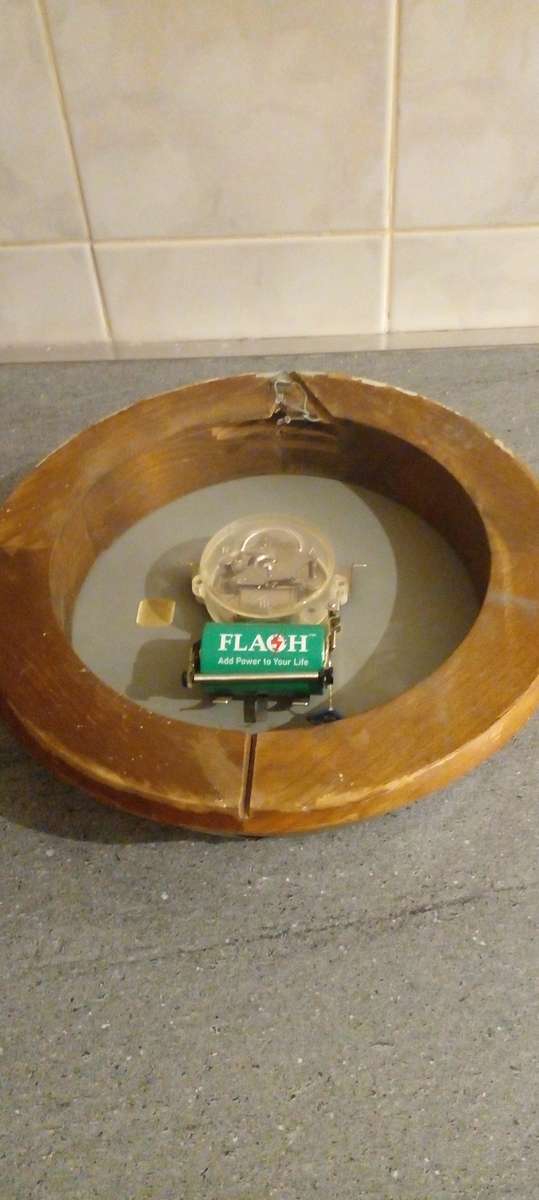 X--RARE 1950'S STATION /INDUSTRIAL TN (RSA) WALL CLOCK, IN WORKING CONDITION.SEE DESC.