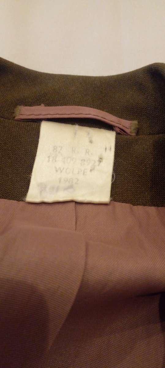 SADF LADIES' TUNIC SERVICE DRESS.  DATED 1982.SMALL IN SIZE.(LADY CAPTAIN)..