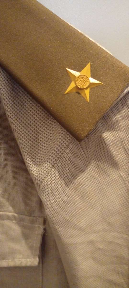 1977 LARGE SADF MEN'S SHIRT WITH FIRST LIEUTENANT RANK INDICATORS .SIZE LARGE.