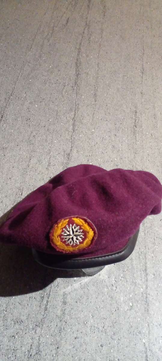 EARLY 1974 AUTHENTIC RECCE BERET.  REFER "THE BLUFF " DURBAN DES..