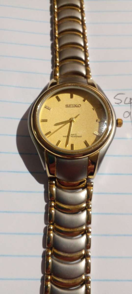 GENUINE SEIKO WRIST WATCH IN GREAT WORKING CONDITION , WITH ORIGINAL STRAP. SEE DESC.