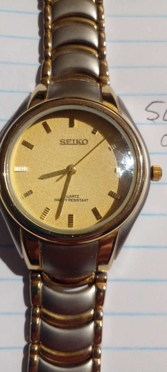 GENUINE SEIKO WRIST WATCH IN GREAT WORKING CONDITION , WITH ORIGINAL STRAP. SEE DESC.