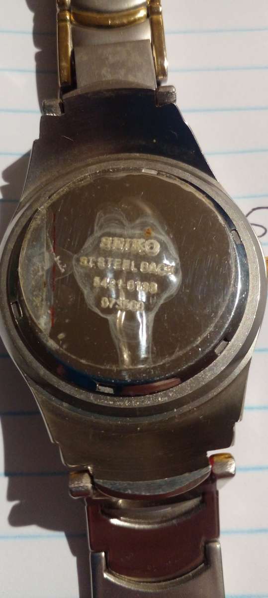 GENUINE SEIKO WRIST WATCH IN GREAT WORKING CONDITION , WITH ORIGINAL STRAP. SEE DESC.