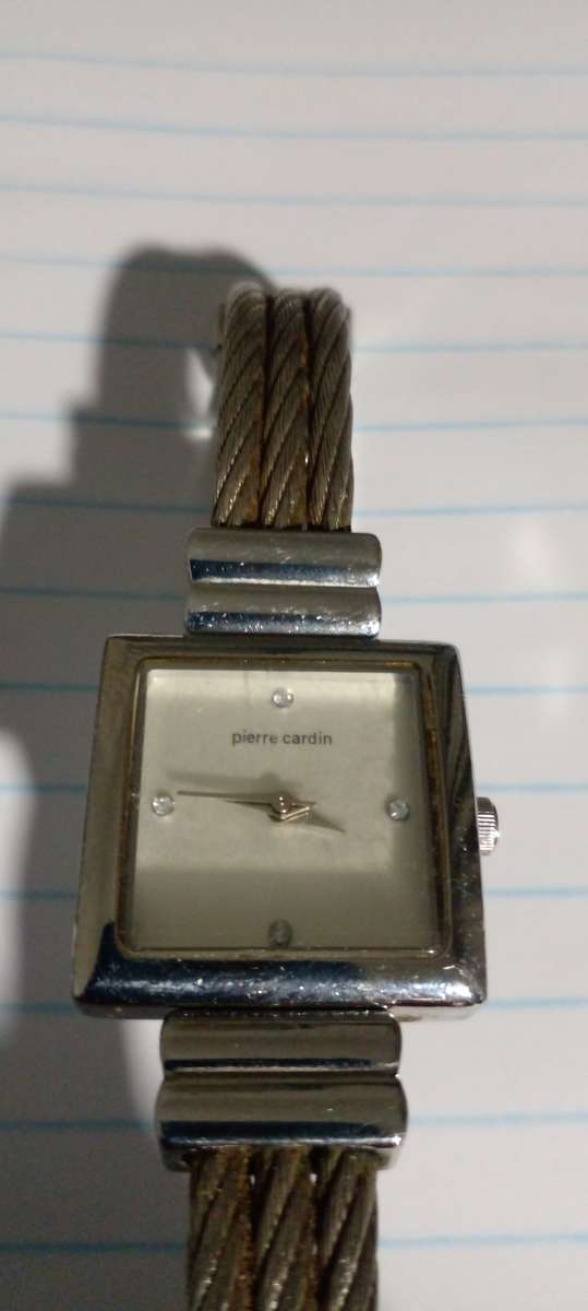 FULLY FUNCTIONING PIERRE CARDIN LADIES BRACELET WATCH. SEE DESC. .