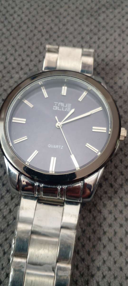 TRUE BLUE QUARTZ WRIST WATCH IN READY TO WEAR CONDITION. GREAT ALL ROUND WORKING CONDITION.