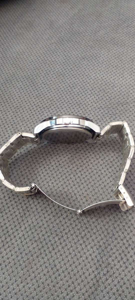 TRUE BLUE QUARTZ WRIST WATCH IN READY TO WEAR CONDITION. GREAT ALL ROUND WORKING CONDITION.