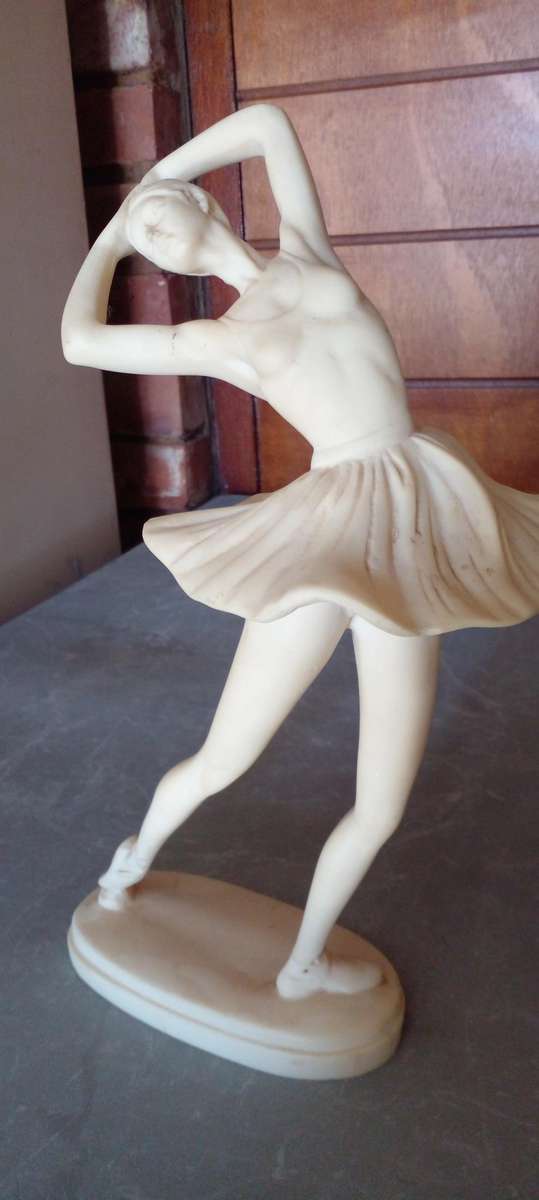 Timeless vintage albaster statue Ballerina. Great decor asset. See desc.